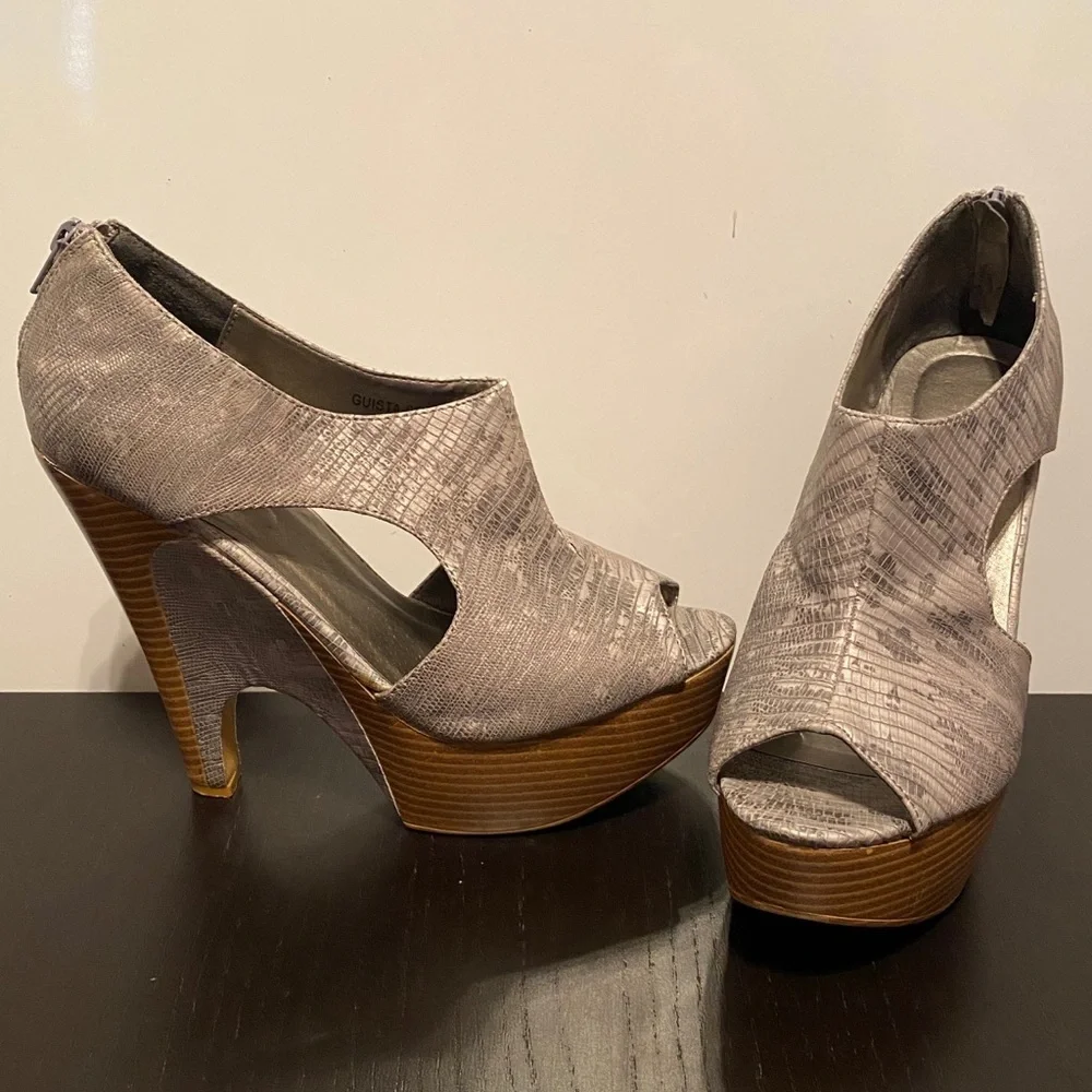 Gomax Silver Snake Print Stacked Modern Platforms - Picture 2 of 12